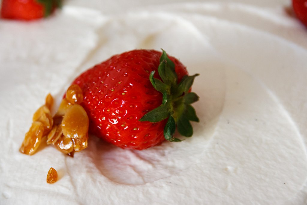 Strawberry with caramelized Almonds