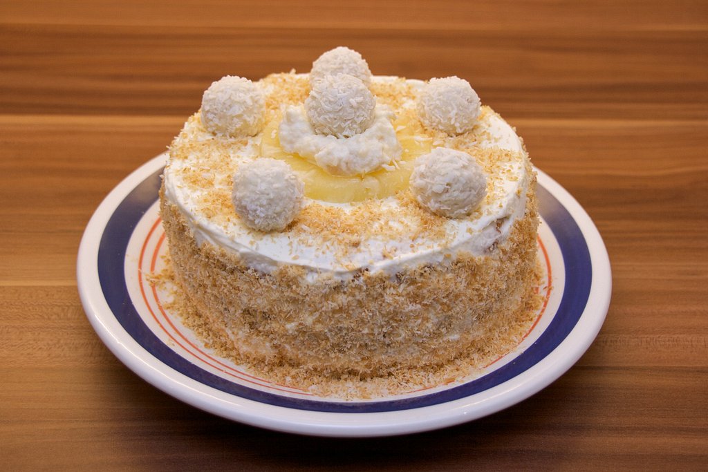 Raffaello-Pineapple-Cake